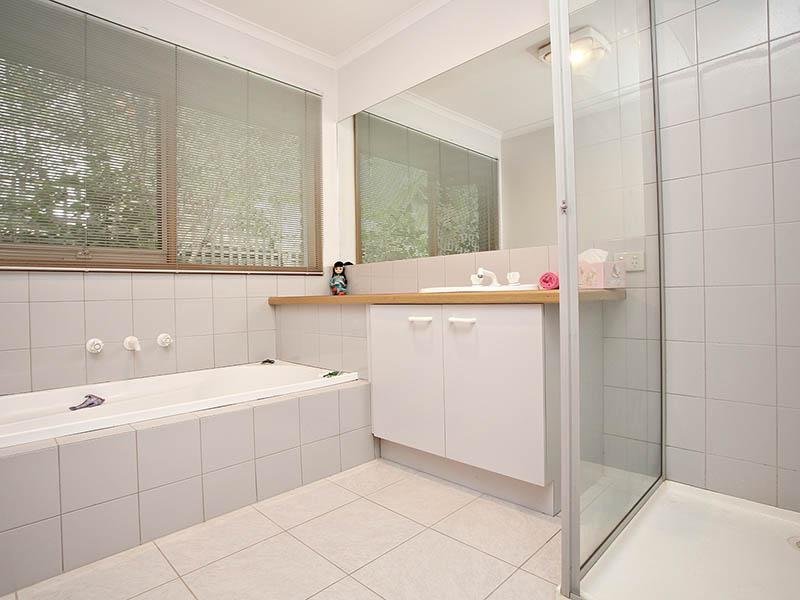 Gallery: 6 Aisha Crescent