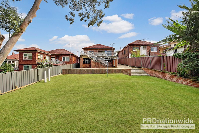 6 Arinya Street KINGSGROVE 2