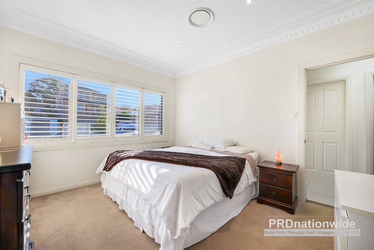 6 Arinya Street KINGSGROVE 8