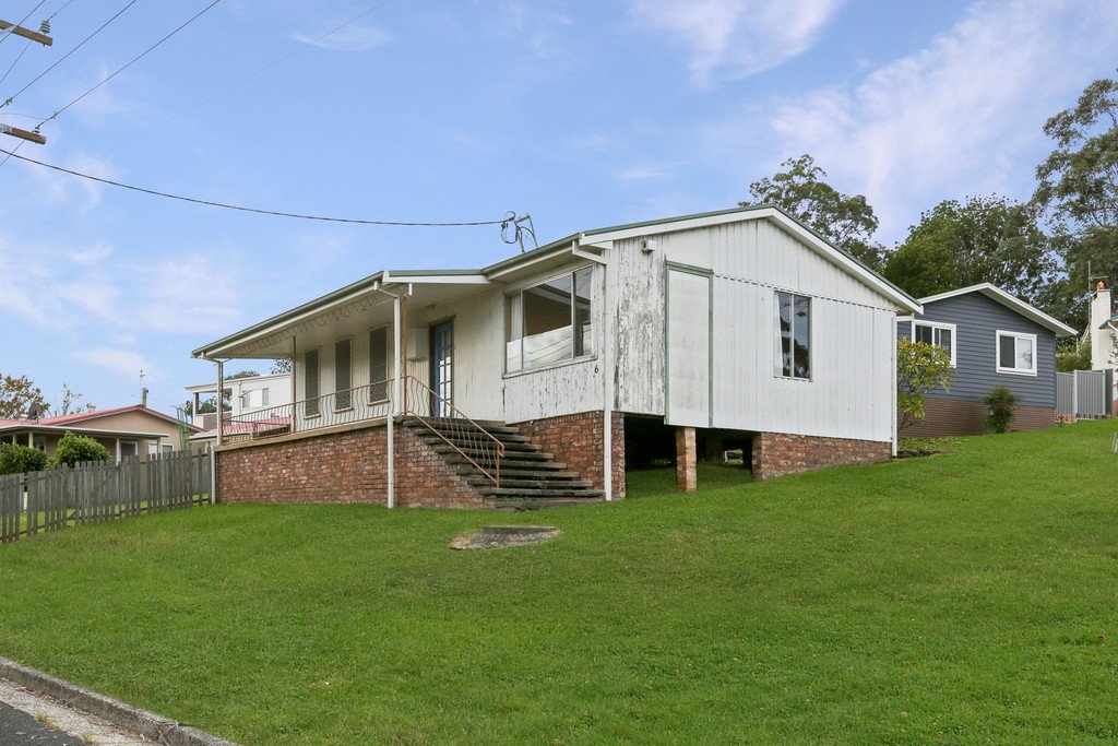 6 Armstrong Street DAPTO 1
