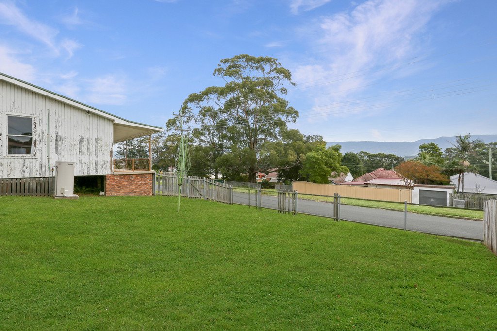6 Armstrong Street DAPTO 2