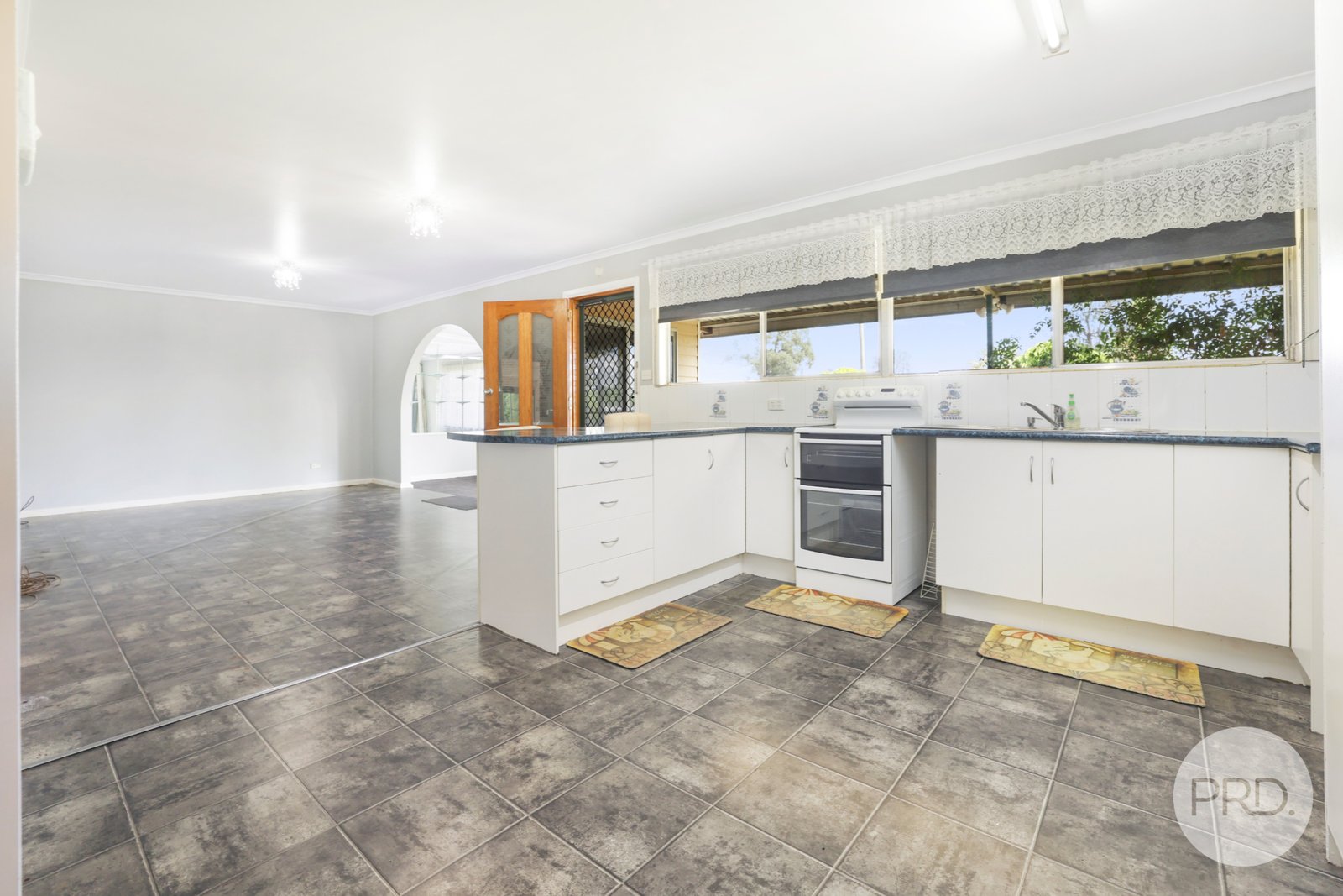 6 Arnold Avenue SPRING RIDGE 4