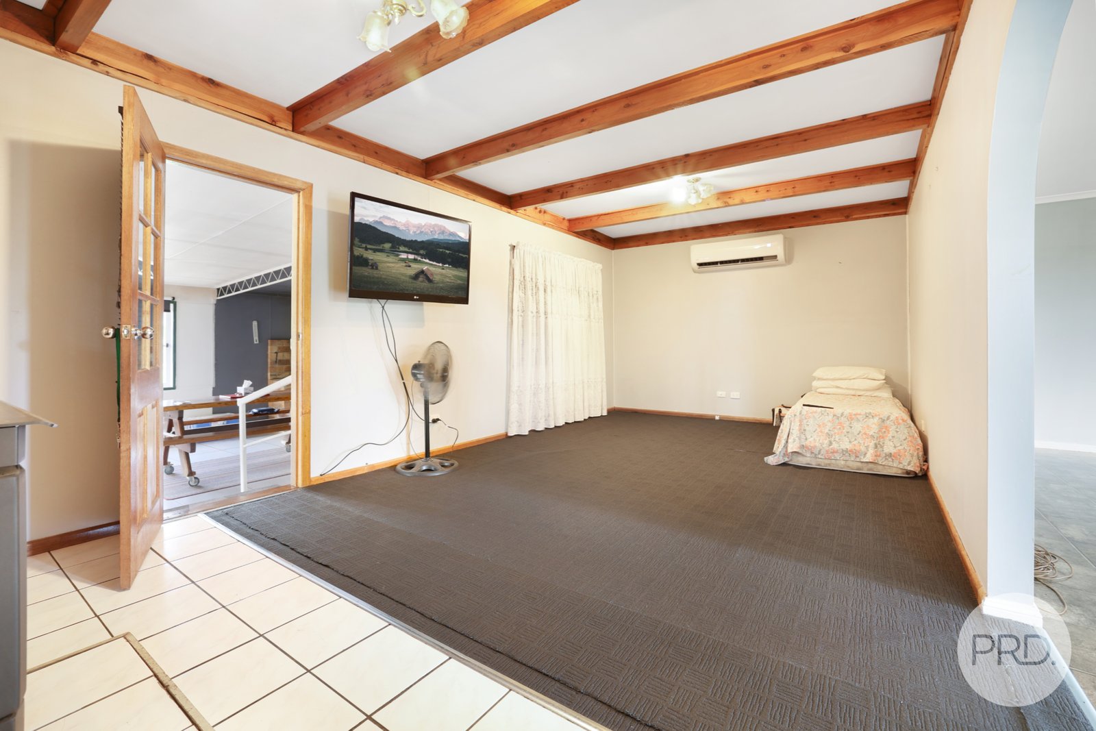 6 Arnold Avenue SPRING RIDGE 8