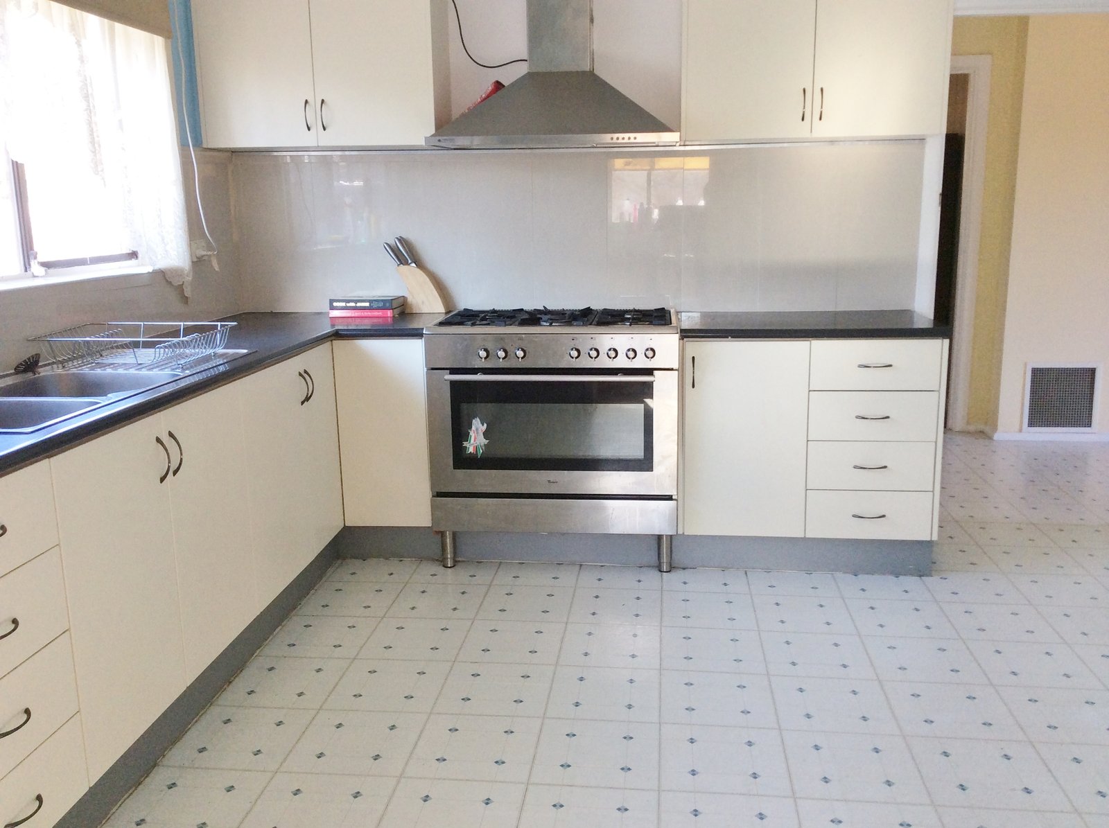 Gallery: 6 Arunta Crescent