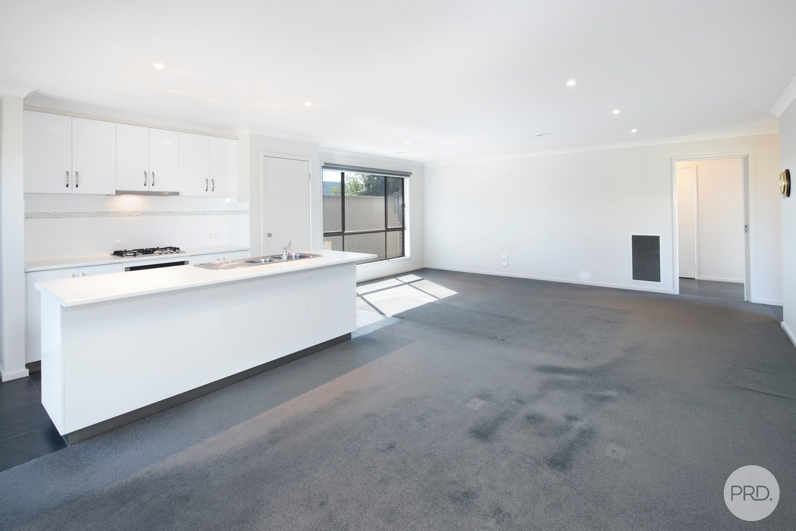 6 Ascot Gardens Drive DELACOMBE 4