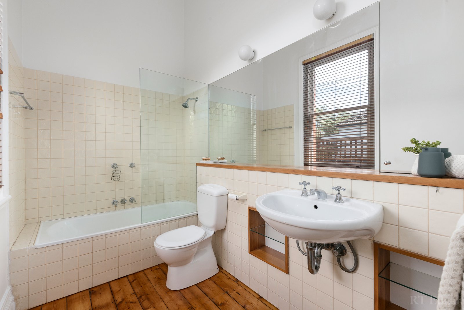 Real Estate and Property in 6 Ashleigh Road, Armadale, VIC