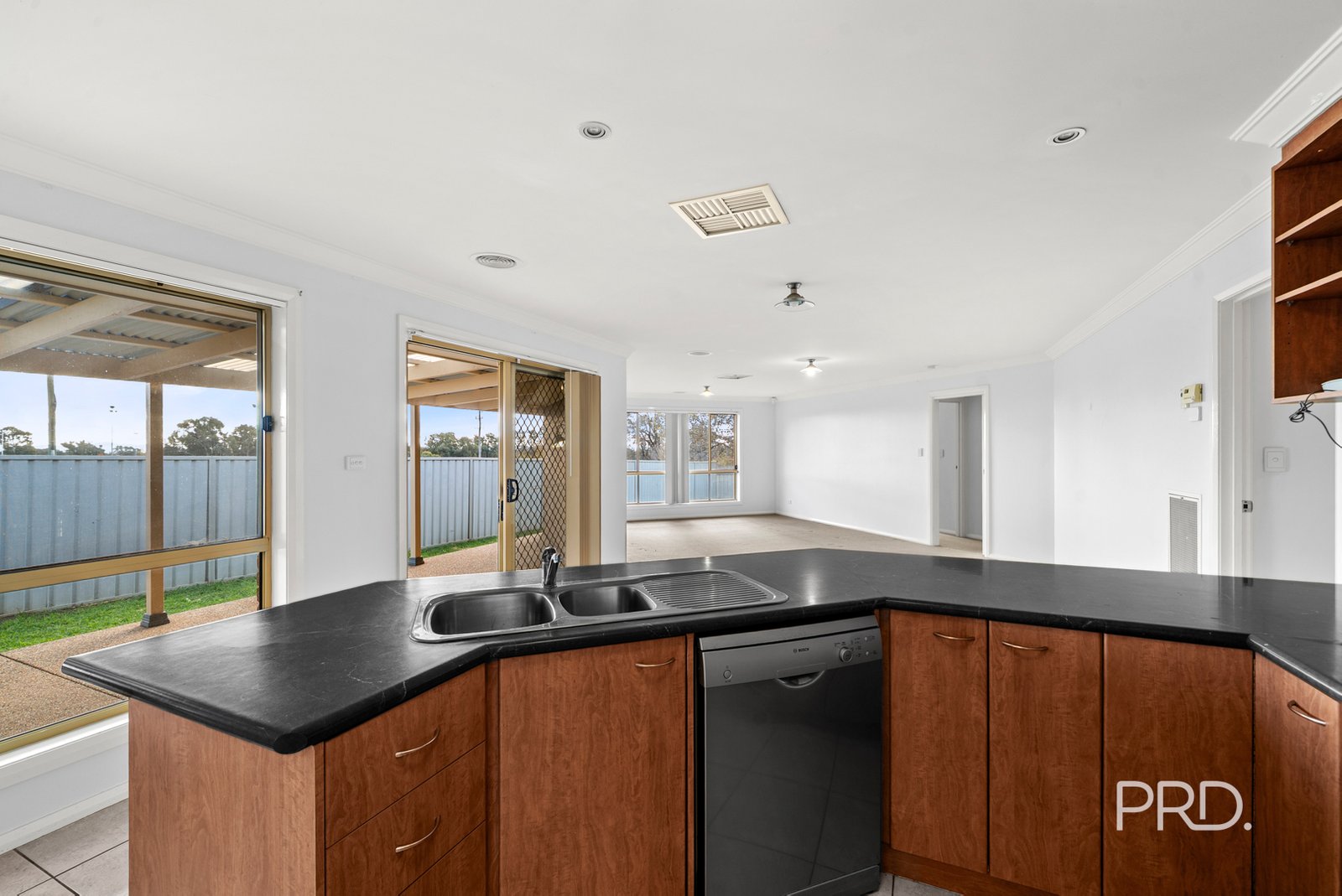 6 Auderdale Close BOURKELANDS 8
