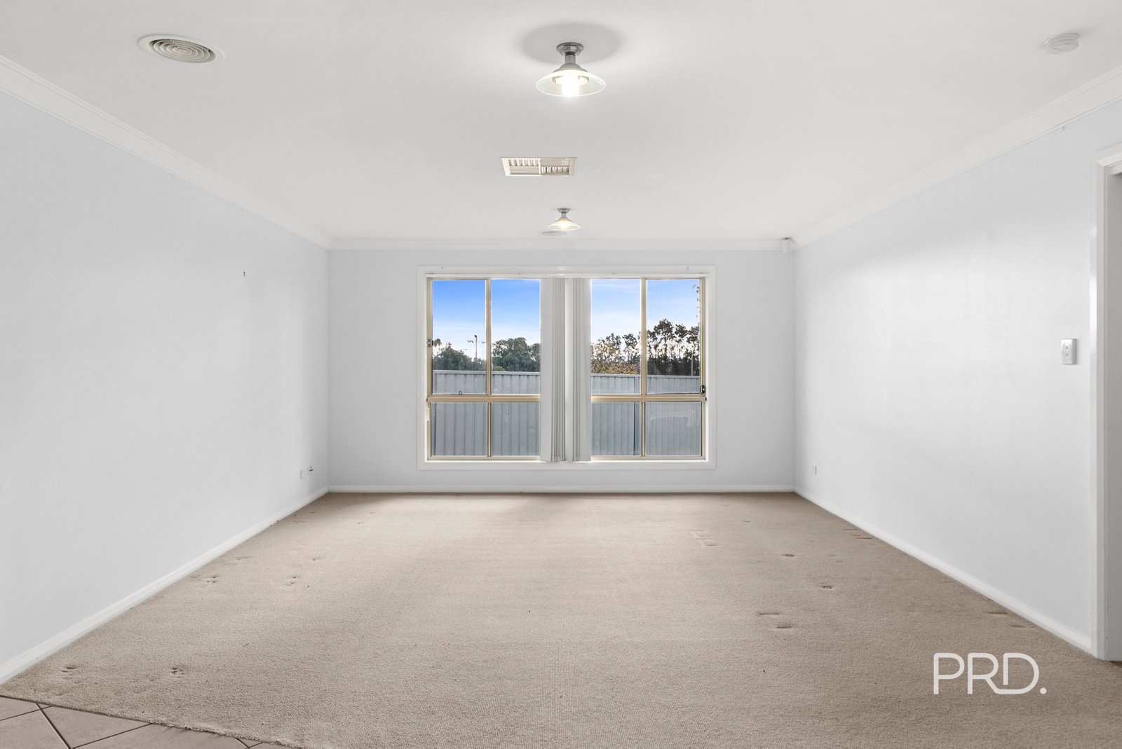 6 Auderdale Close BOURKELANDS 11