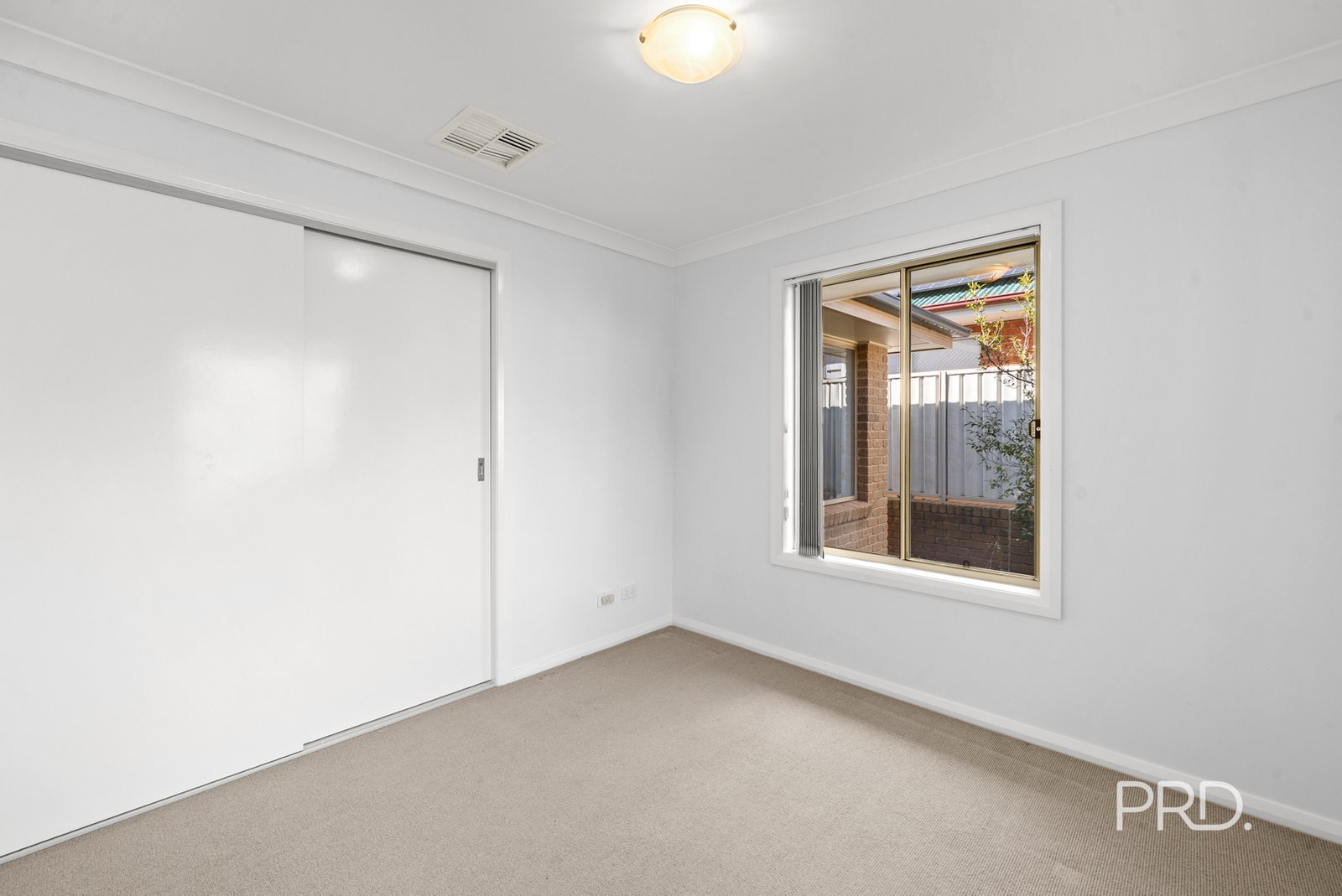 6 Auderdale Close BOURKELANDS 12