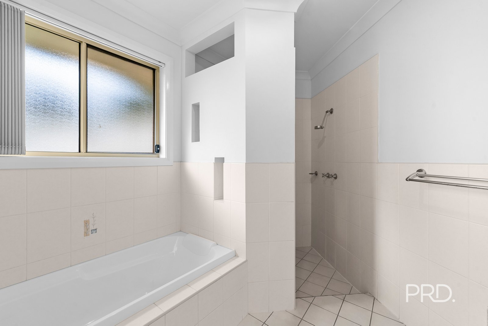 6 Auderdale Close BOURKELANDS 17