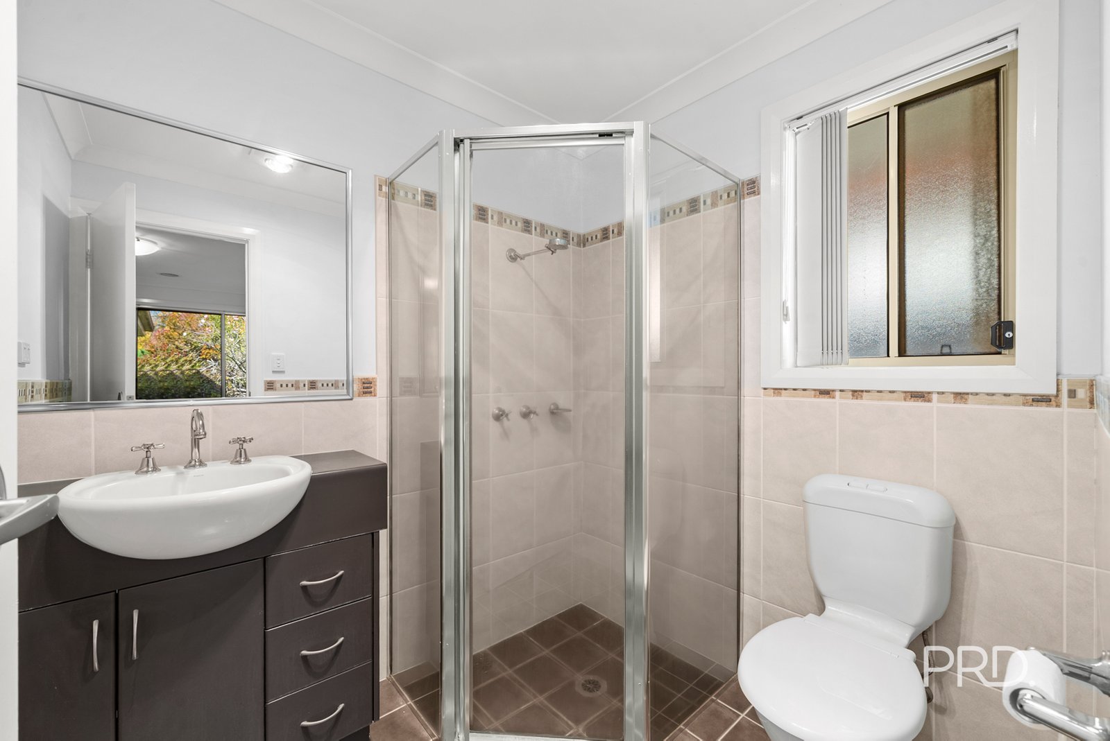 6 Auderdale Close BOURKELANDS 18