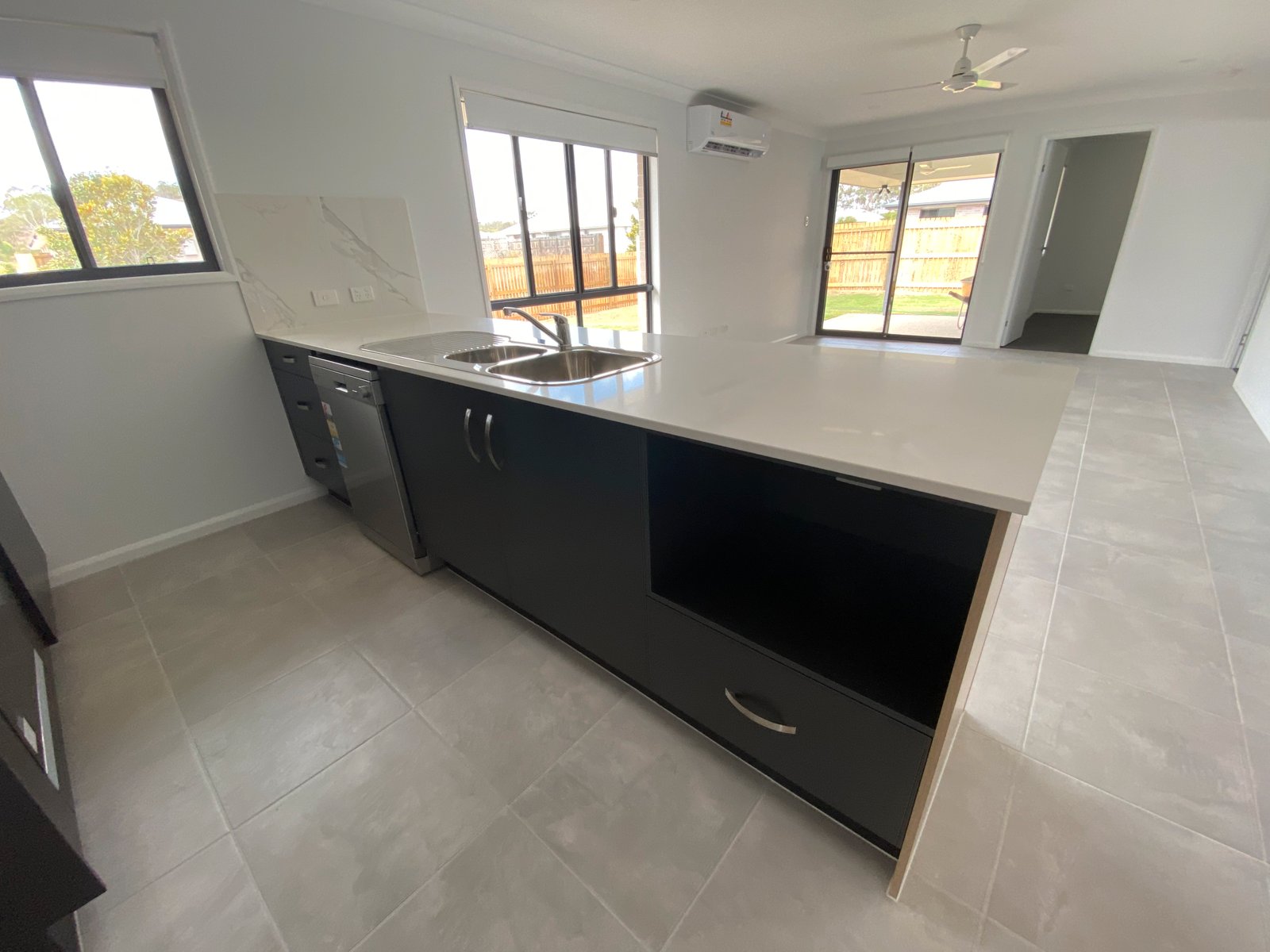 6 AVOCET Road KIRKWOOD 11