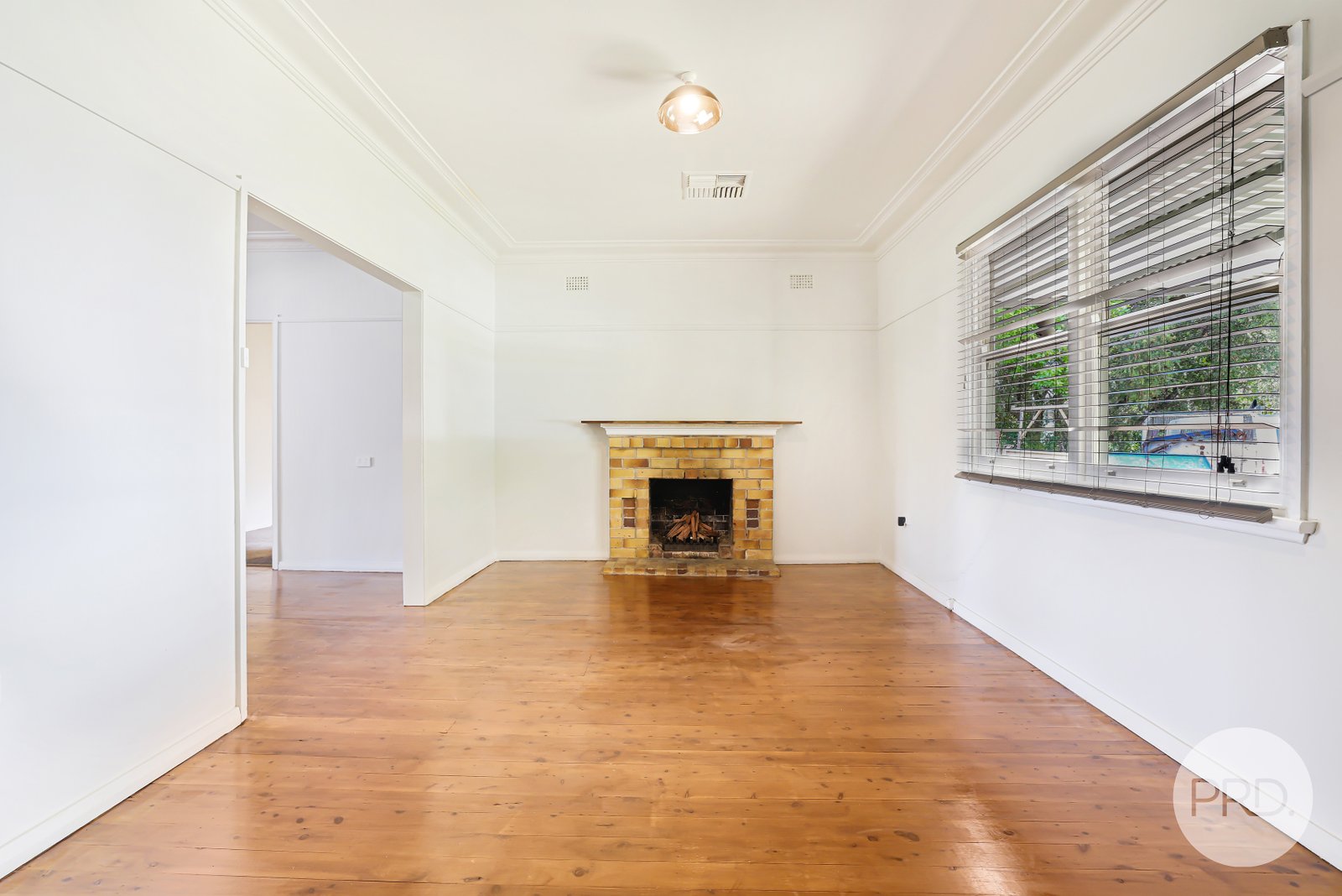 6 Baird Crescent TAMWORTH 2