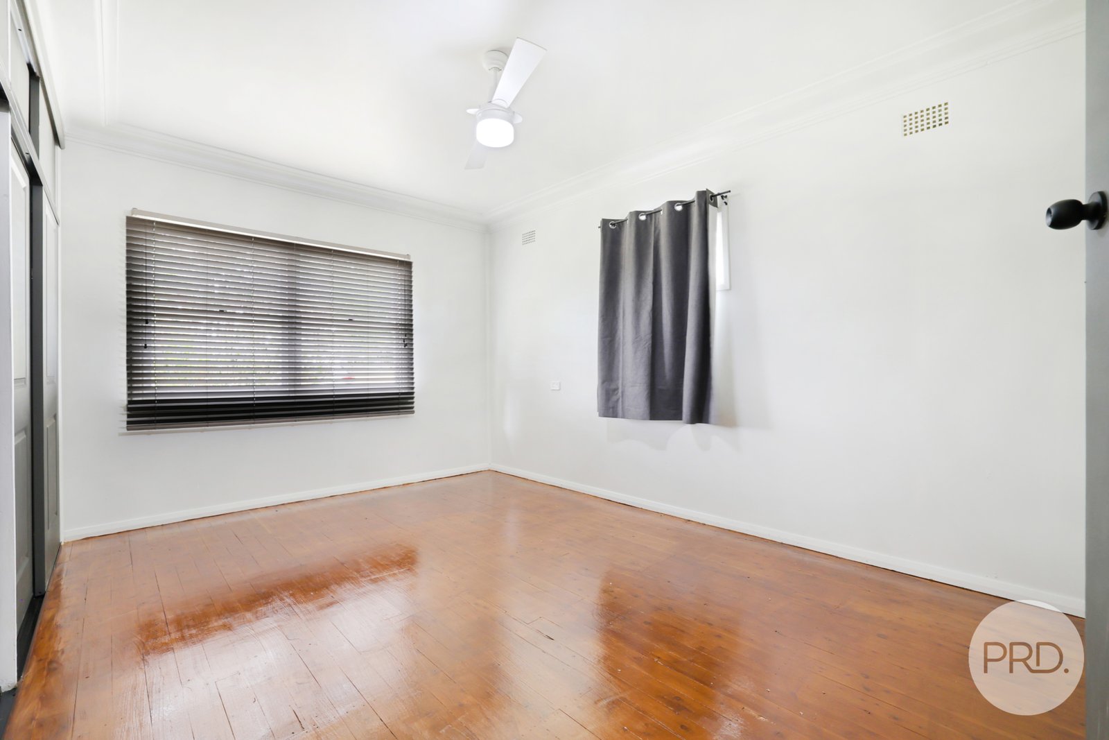 6 Baird Crescent TAMWORTH 3