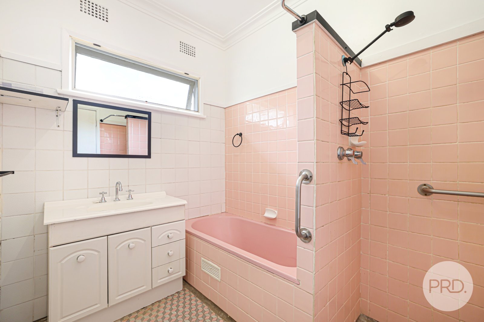 6 Baird Crescent TAMWORTH 4