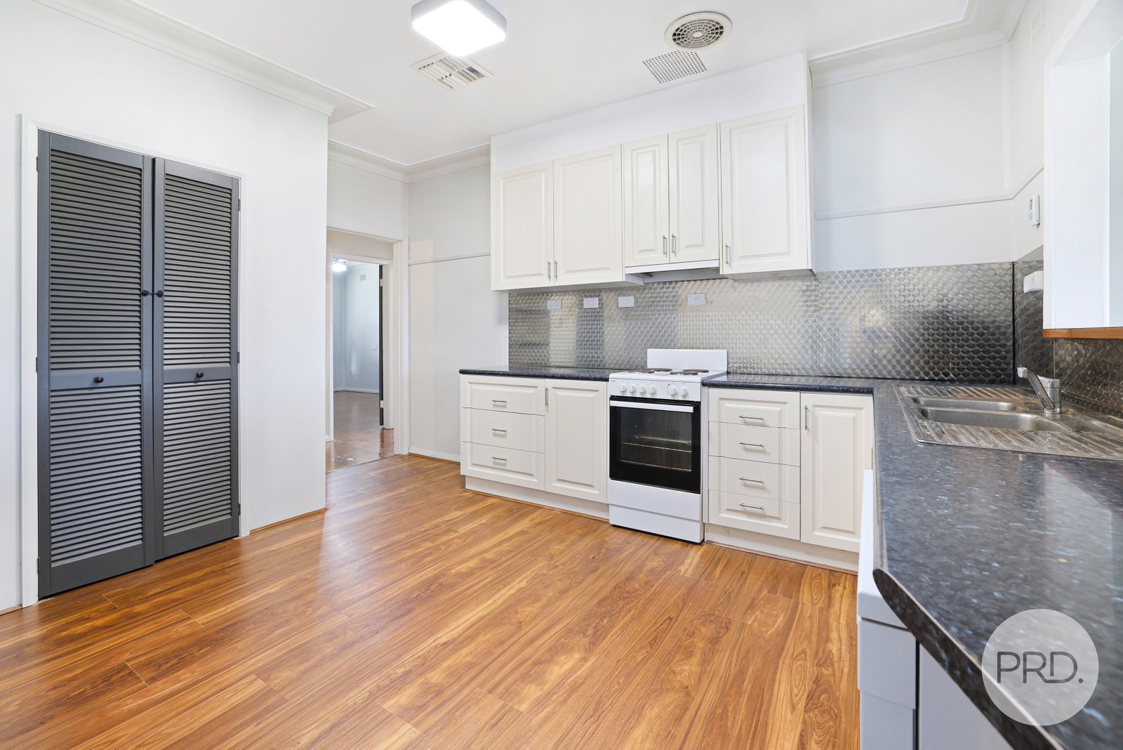 6 Baird Crescent TAMWORTH 9