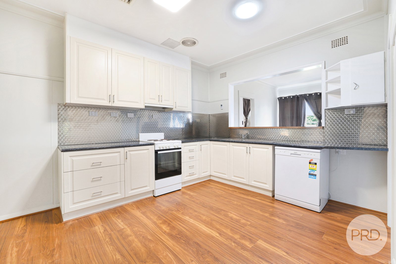 6 Baird Crescent TAMWORTH 10