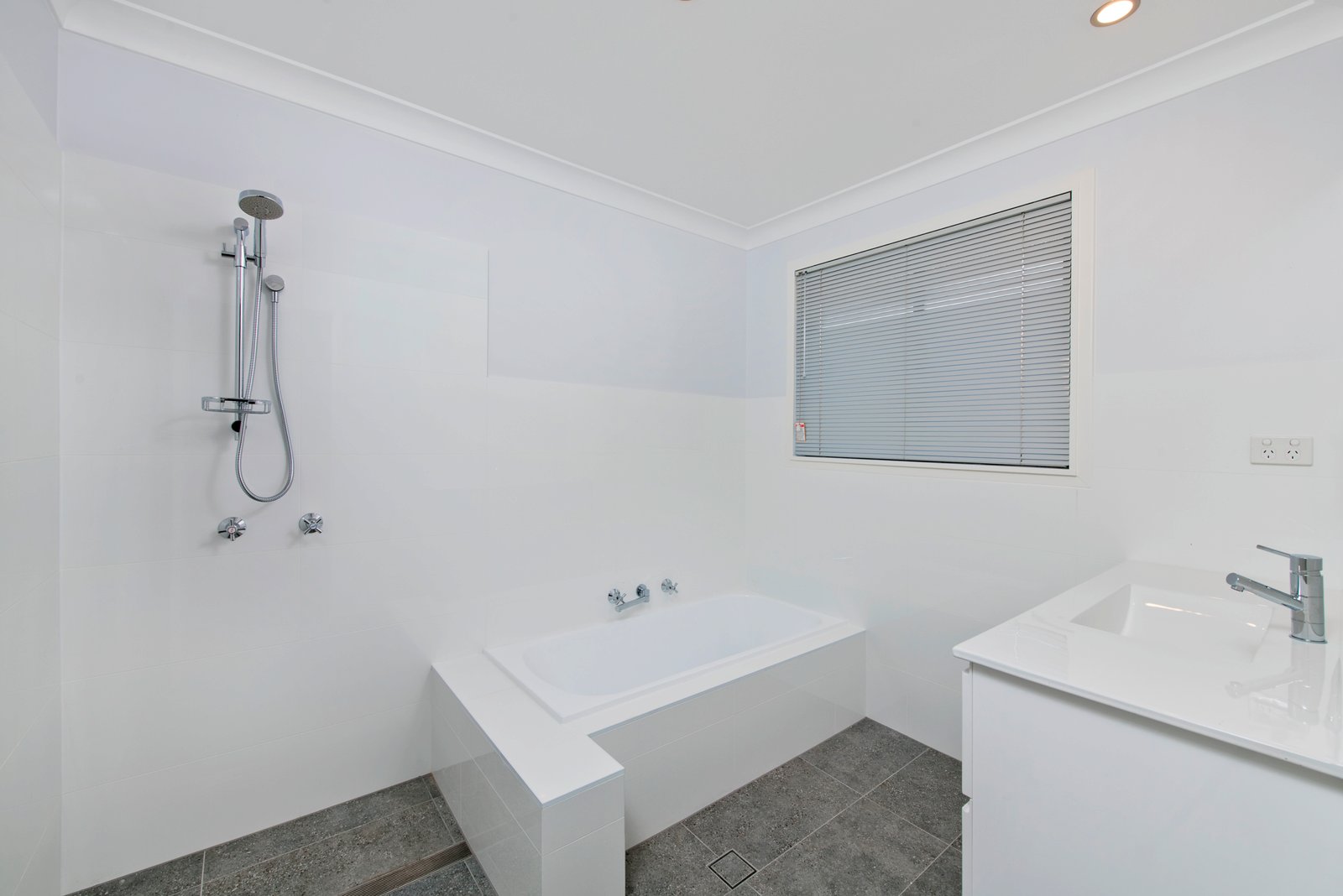 6 Banksia Close LAKEWOOD 7