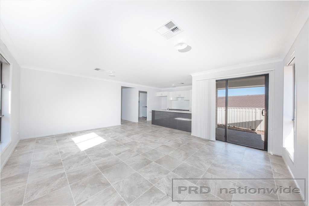 6 Barbara Court RUTHERFORD 3