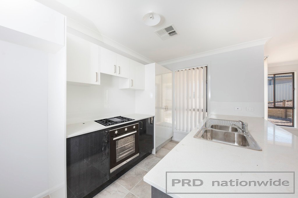 6 Barbara Court RUTHERFORD 4