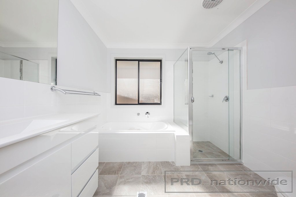 6 Barbara Court RUTHERFORD 8