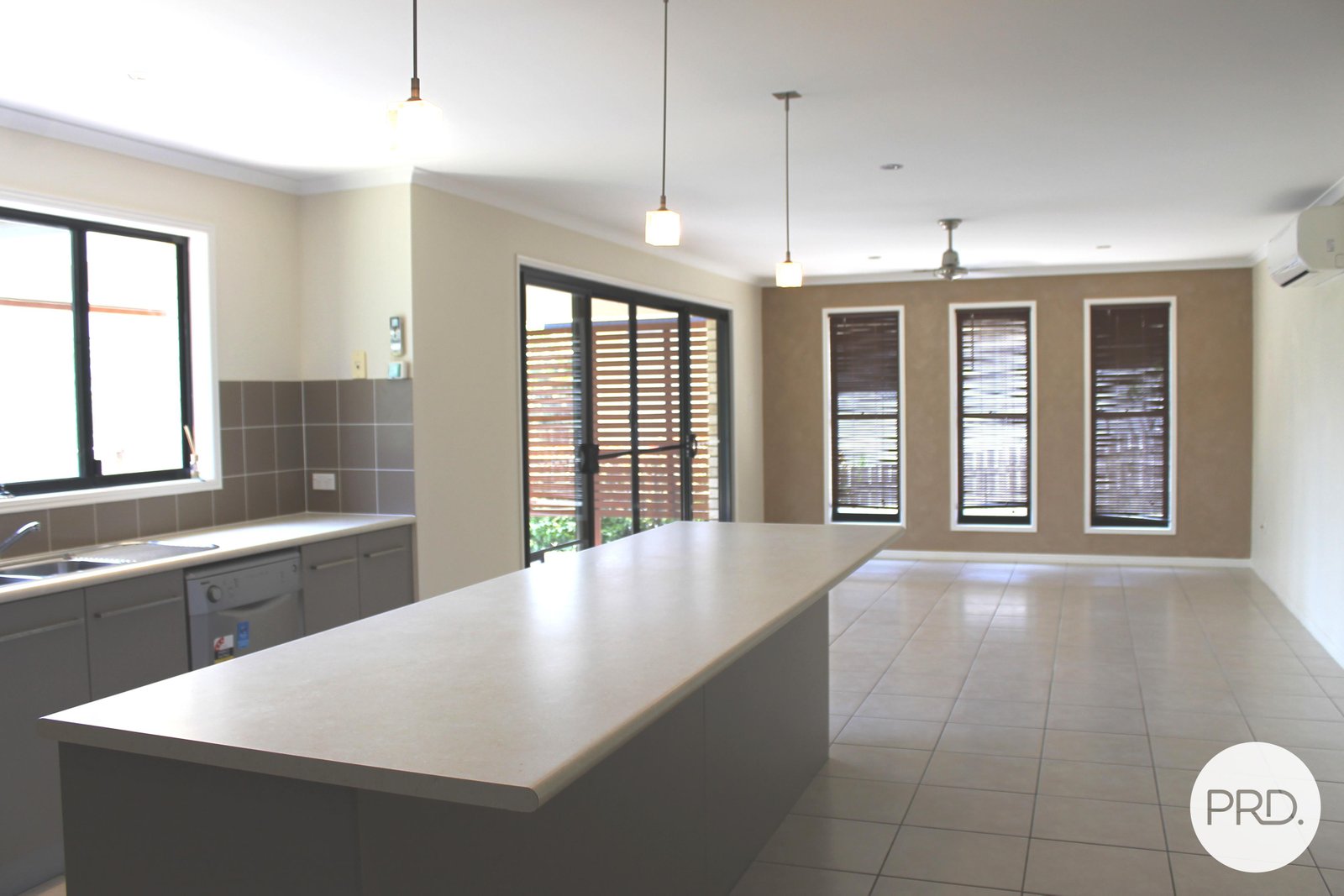 6 Bauhinia Street BOYNE ISLAND 2