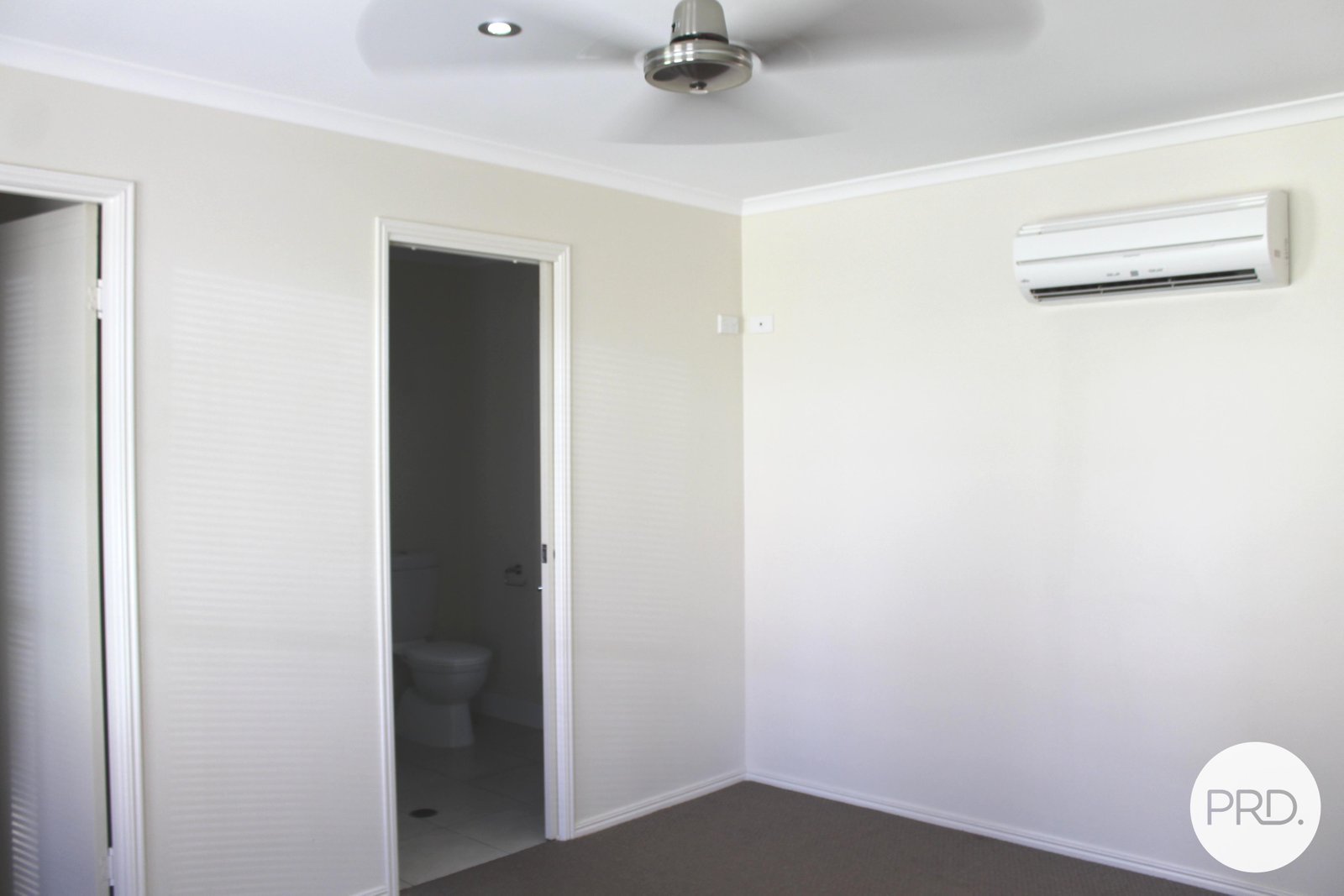 6 Bauhinia Street BOYNE ISLAND 9