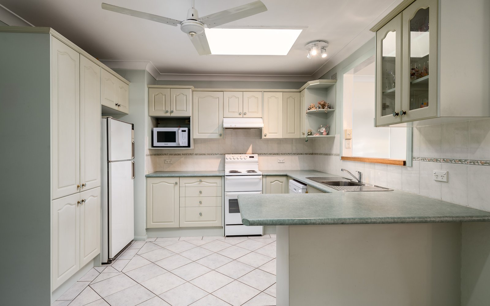 6 Beatham Place MILPERRA 3