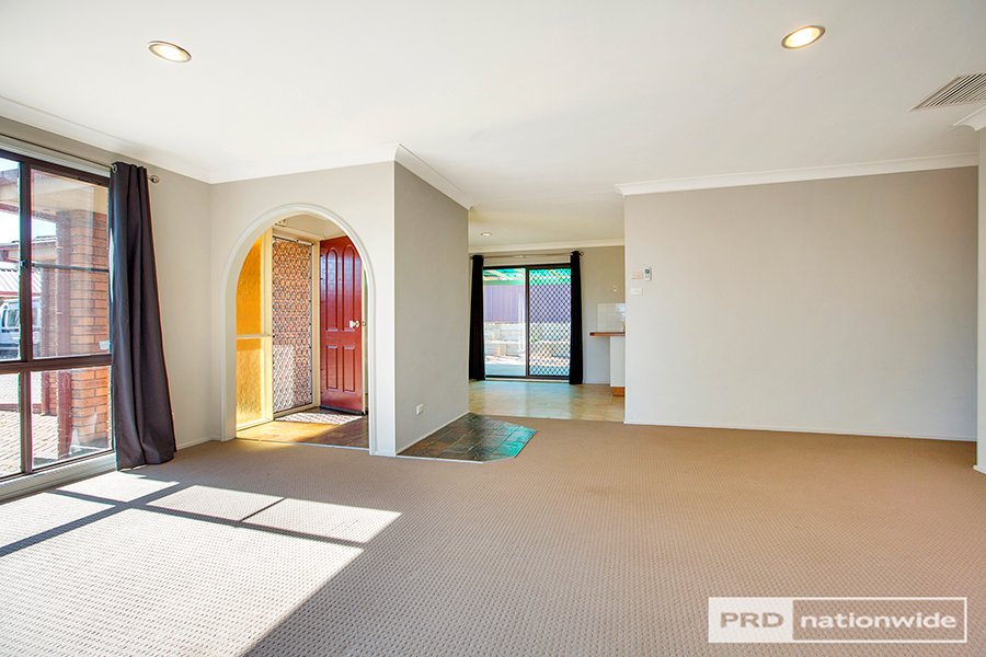 6 Beattie Boulevard TAMWORTH 14