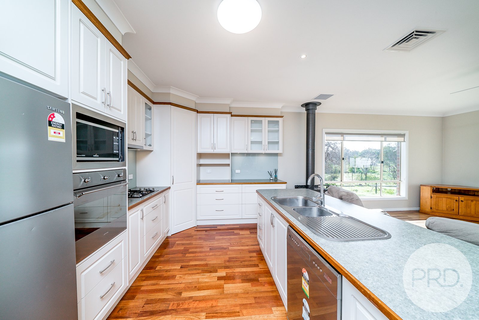 6 Bell Gum Place LAKE ALBERT 8