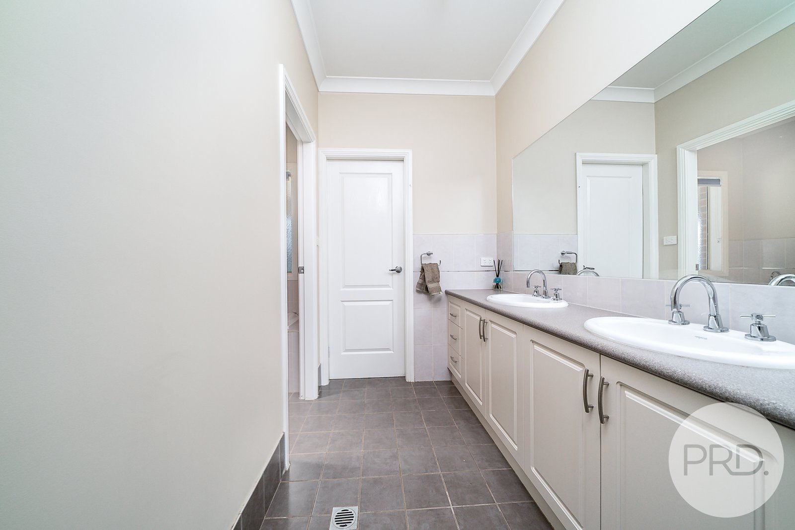 6 Bell Gum Place LAKE ALBERT 13