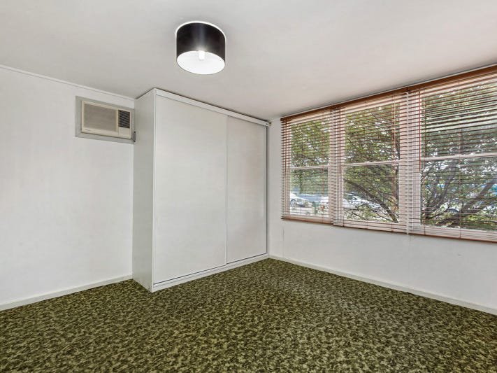 Gallery: 6 Bellairs Avenue