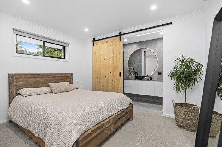 Gallery: 6 Birrilee Court