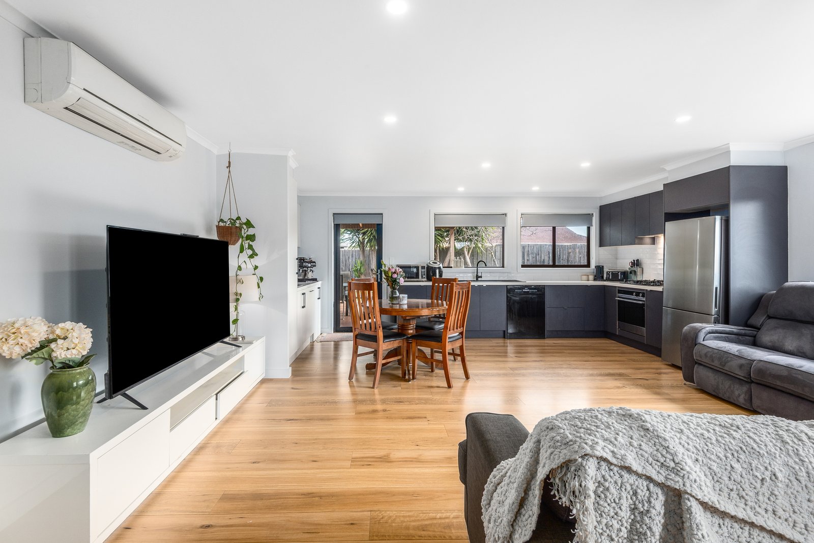 Gallery: 6 Birrilee Court