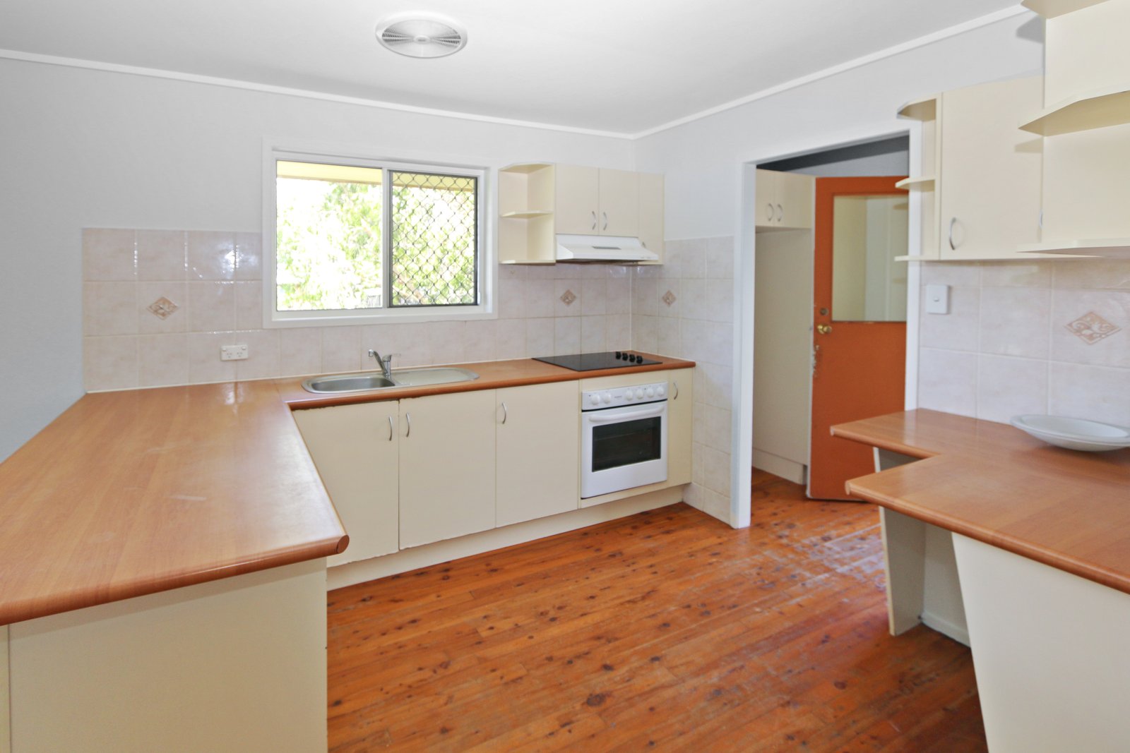 6 Bloodwood Crescent MOLENDINAR 4