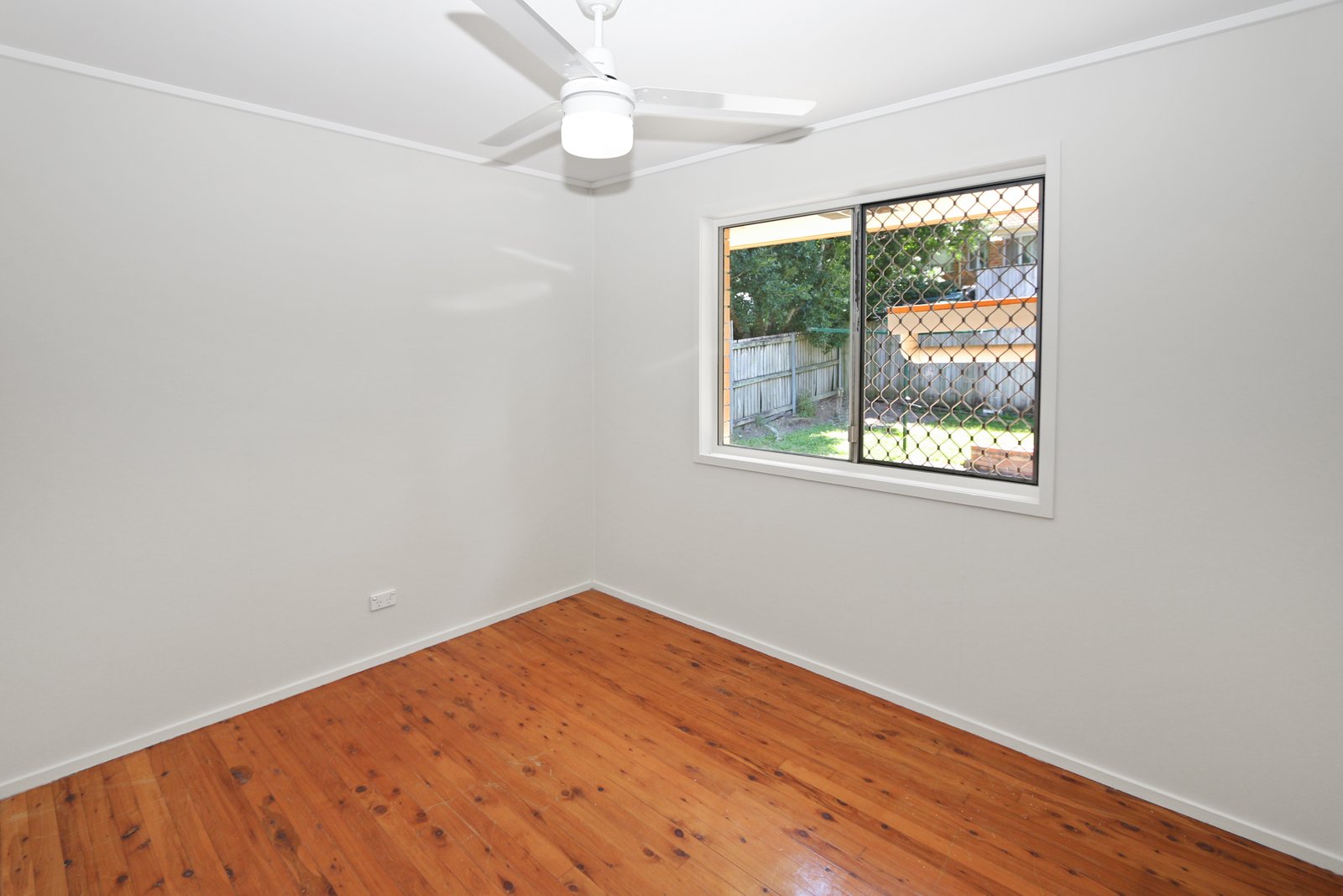 6 Bloodwood Crescent MOLENDINAR 6