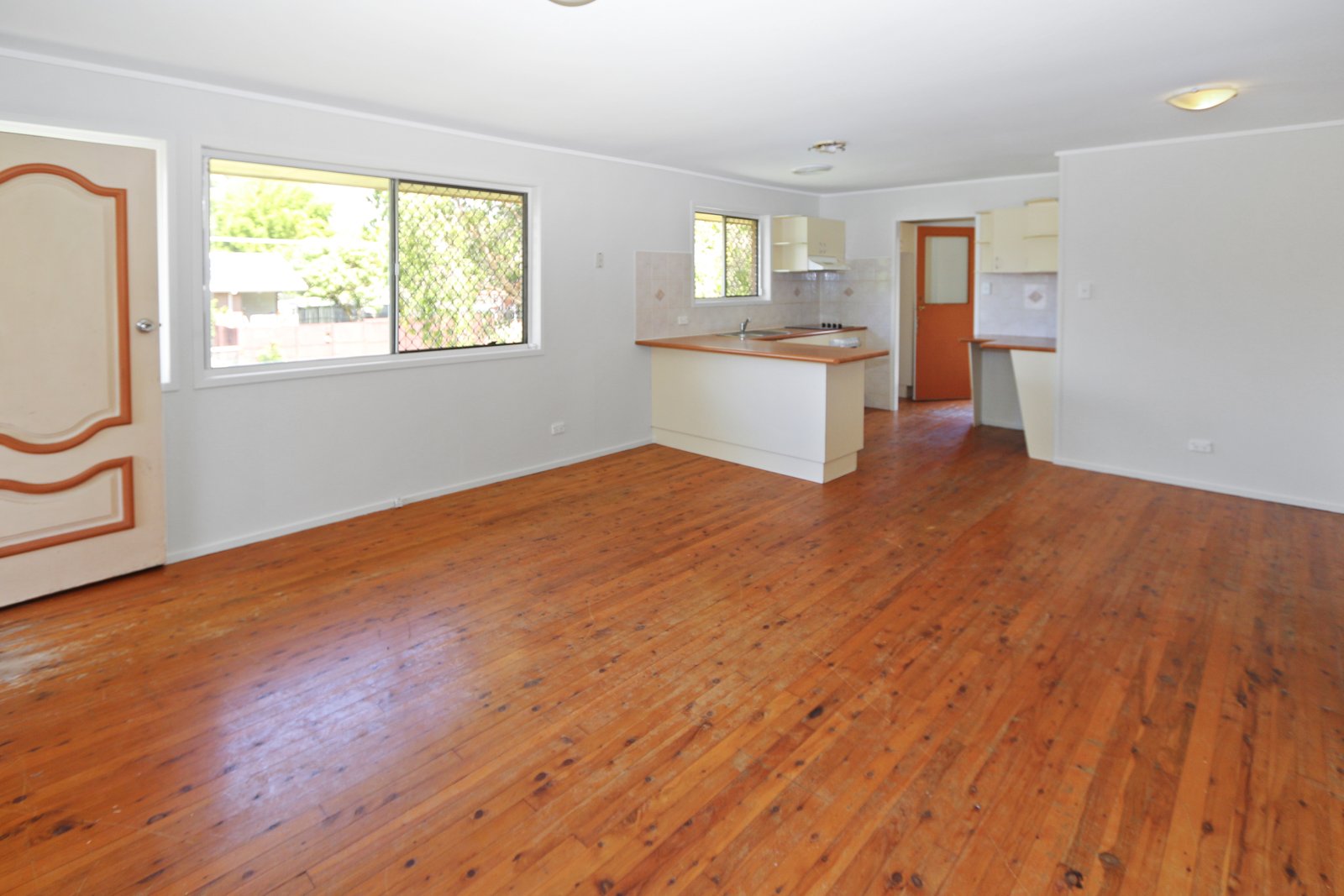 6 Bloodwood Crescent MOLENDINAR 4