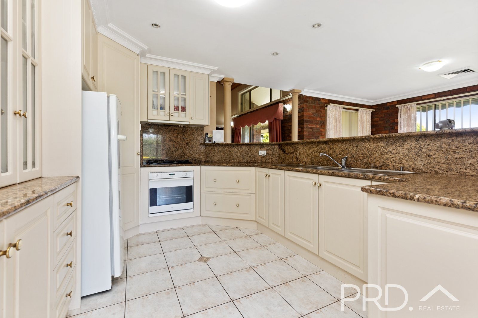 6 Blowering Road TUMUT 4