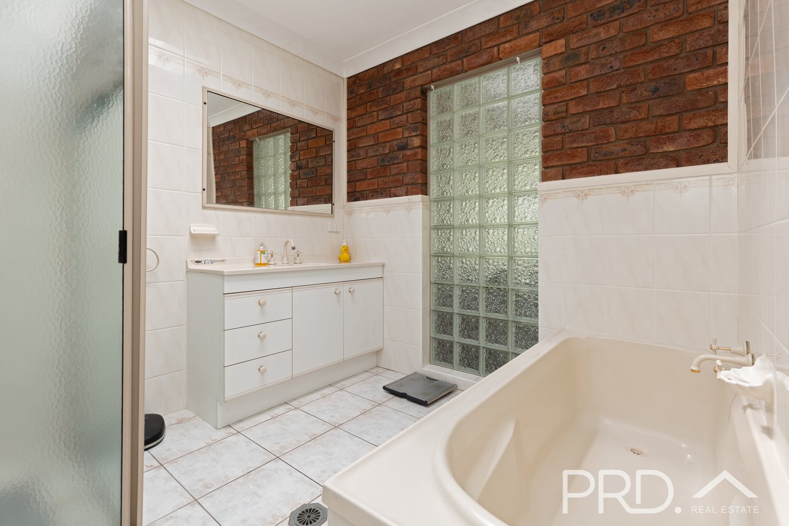 6 Blowering Road TUMUT 12