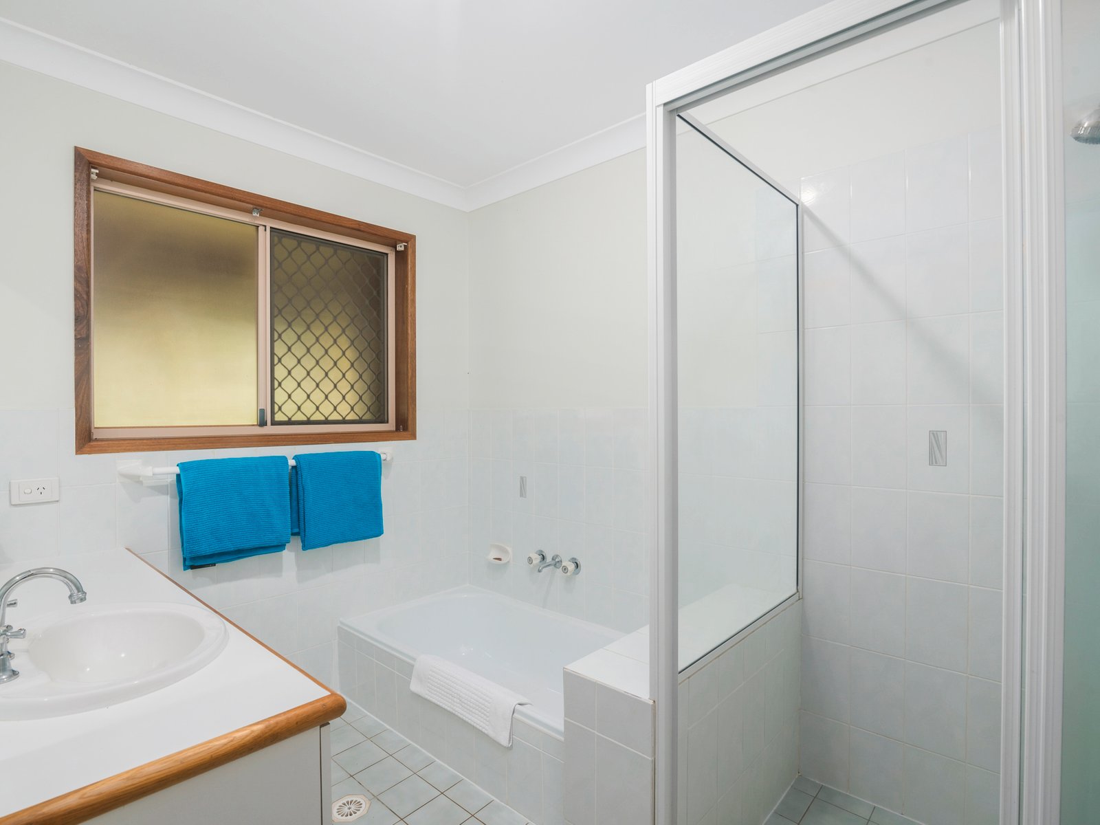 6 Bonny Glen Place BANORA POINT 7