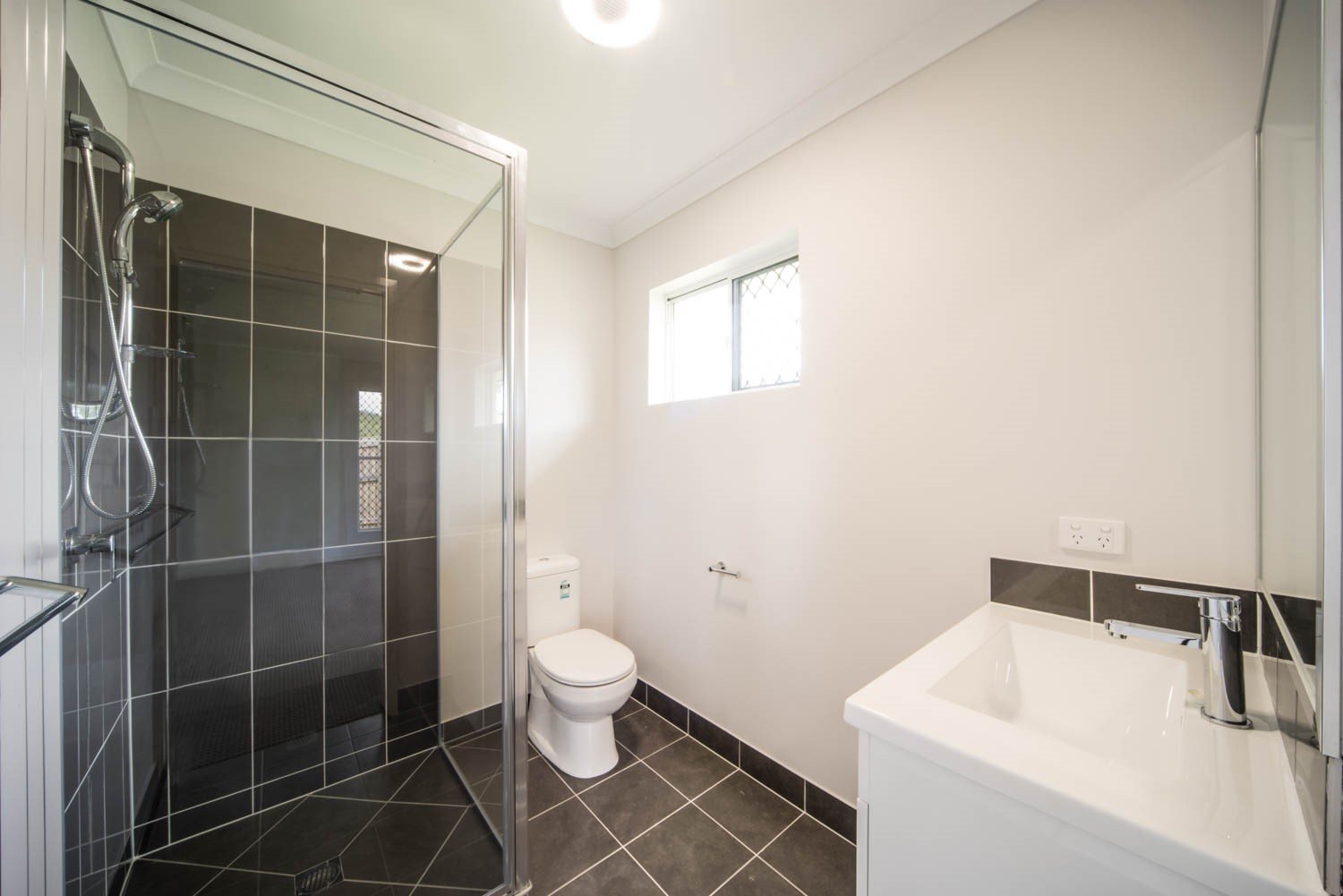 6 Bowline Lane CANNONVALE 8