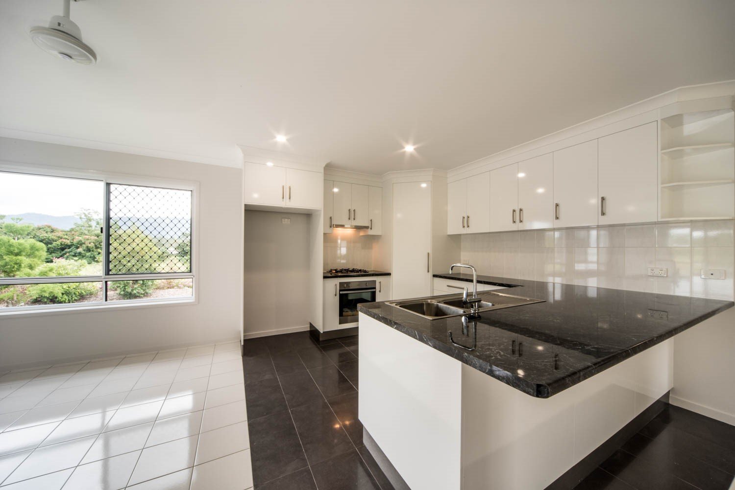 6 Bowline Lane CANNONVALE 3