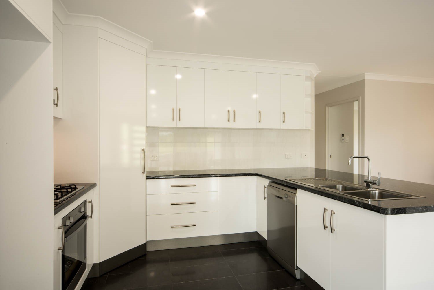 6 Bowline Lane CANNONVALE 4