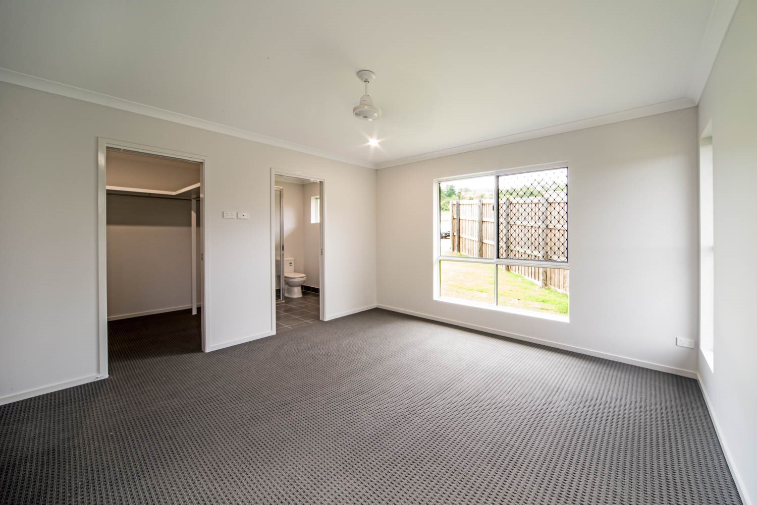 6 Bowline Lane CANNONVALE 6