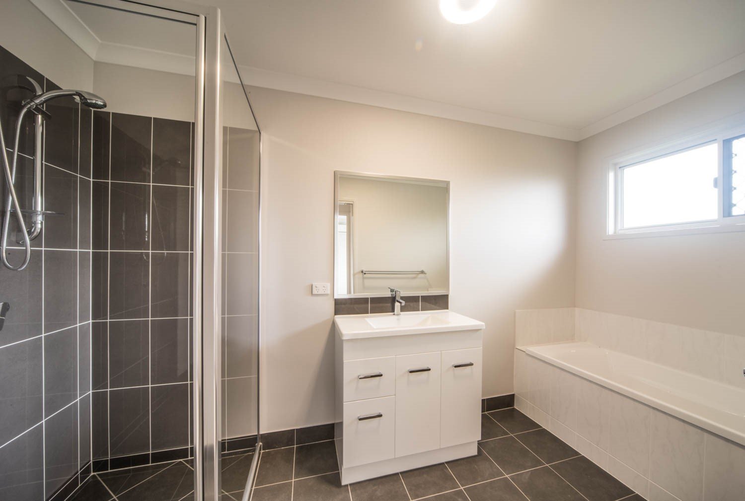 6 Bowline Lane CANNONVALE 11