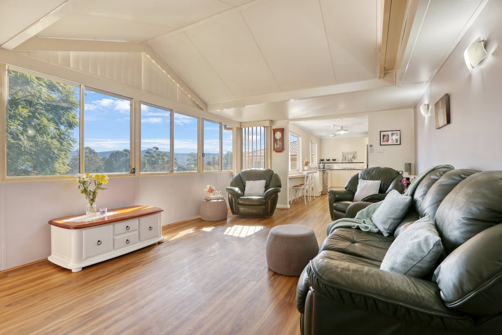 6 Bright Parade DAPTO 2