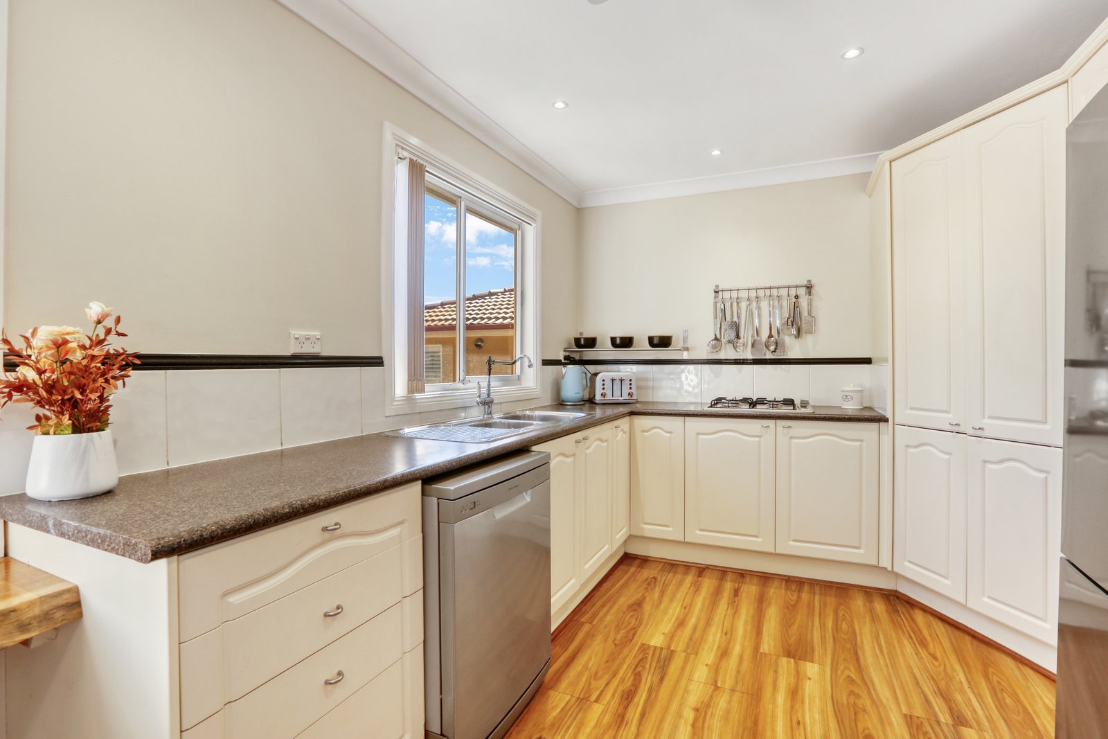 6 Bright Parade DAPTO 3