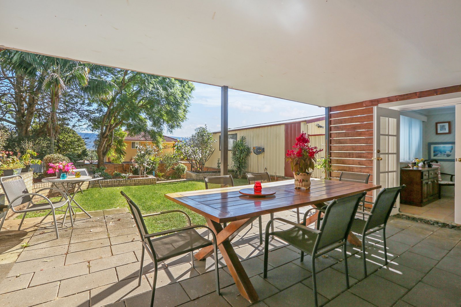 6 Bright Parade DAPTO 10