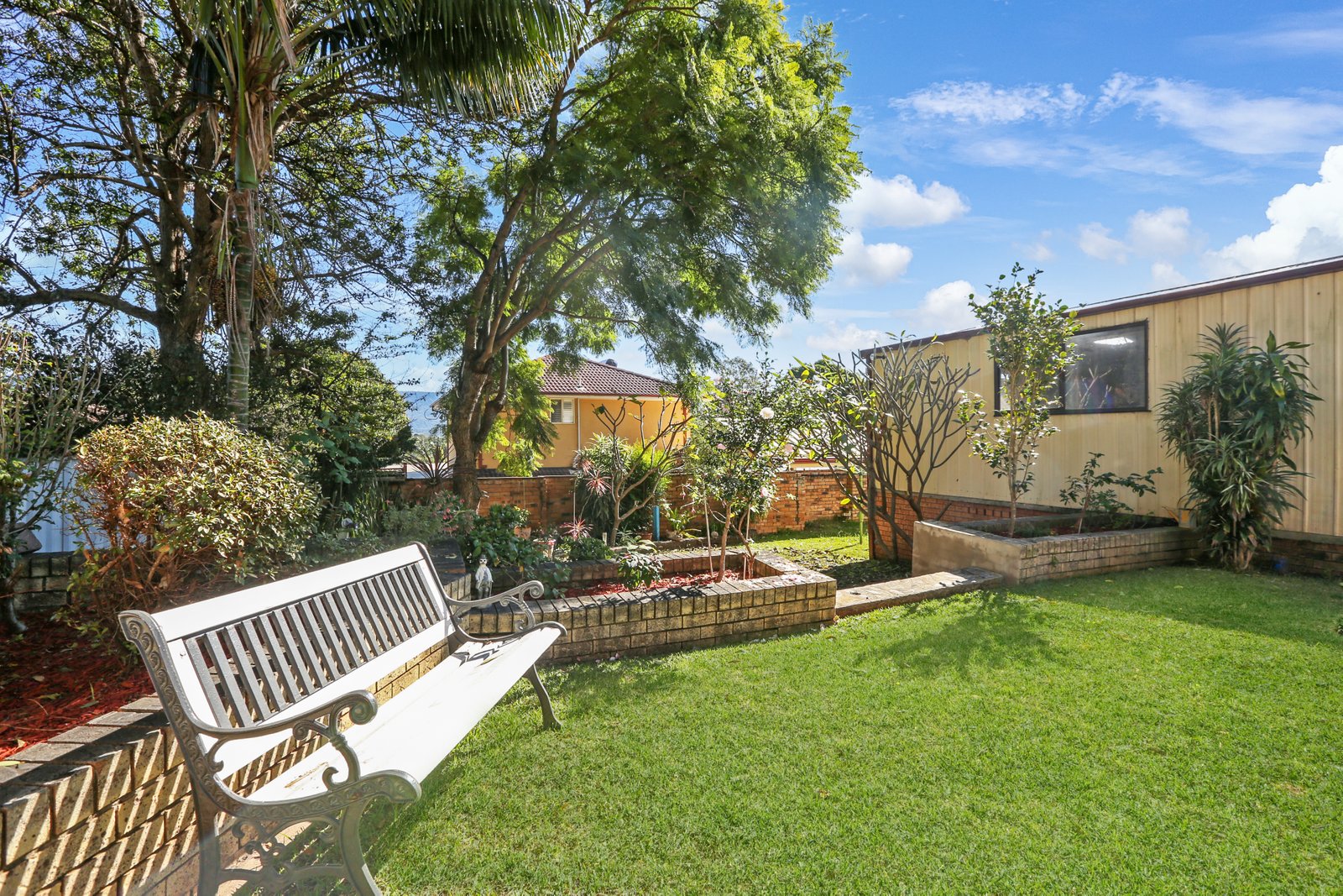 6 Bright Parade DAPTO 11