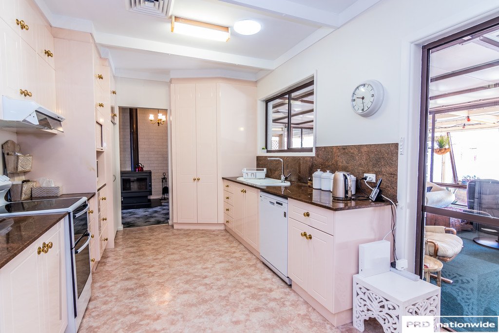 6 Brolga Way TAMWORTH 6